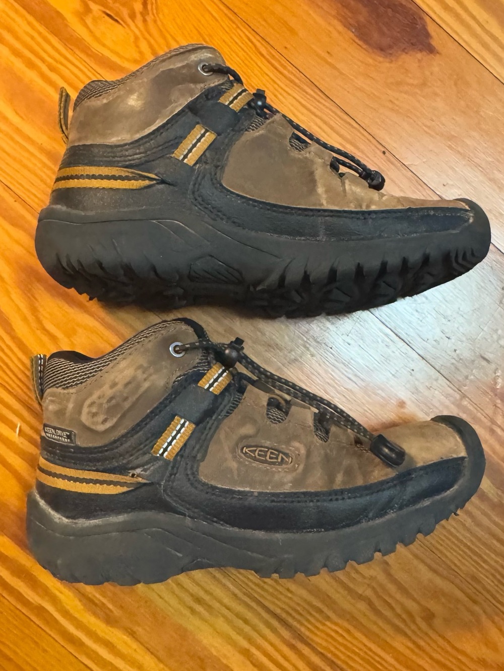 Kids Keen Targhee Waterproof Brown & Black Hiking Boots w/Yellow Accents size 1